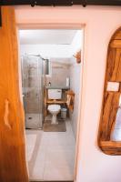 埃拉特独特套房山林小屋的一间浴室