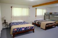 阿什福德Chalet at Rainier Lodge (0.4 miles from the entrance)的两张床位 - 带两张西德西德床