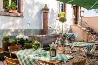 Hotel Restaurant De l'Illwald餐厅或其他用餐的地方