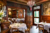 Hotel Restaurant De l'Illwald餐厅或其他用餐的地方