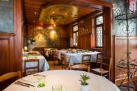 Hotel Restaurant De l'Illwald餐厅或其他用餐的地方