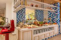 Amadria Park Beach Hotel Jure的厨房或小厨房