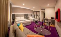 Fairway Colombo - Sri Lanka&#39;s First Hotel With Robot Technology客房内的一张或多张床位