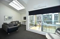 Southwark Hotel & Apartments的休息区