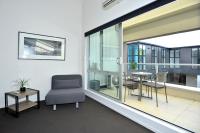 Southwark Hotel & Apartments的休息区