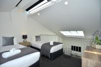 Southwark Hotel & Apartments客房内的一张或多张床位