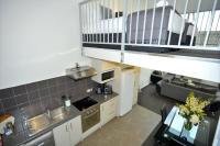 Southwark Hotel & Apartments的厨房或小厨房