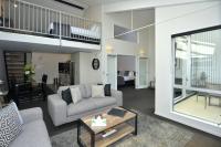 Southwark Hotel & Apartments的休息区