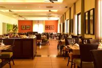 佩斯塔纳圣多美酒店餐厅或其他用餐的地方
