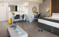 Hotel Astral Nirvana Club- Half Board客房内的一张或多张床位