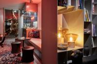 Sir Savigny Hotel, part of Sircle Collection的休息区