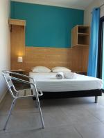 L'ANNEXE 66 , Saint Denis Centre Ville , à 200 m de la Rue Piétonne , du Petit Marché et du Leader Price , sur une rue calme, PARKING GRATUIT sur la rue客房内的一张或多张床位