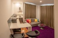 Fairway Colombo - Sri Lanka&#39;s First Hotel With Robot Technology的休息区
