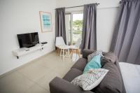 Accra Luxury Apartments at The Gallery的电视和/或娱乐中心