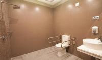 Malaga Stop Hostel AB的一间浴室