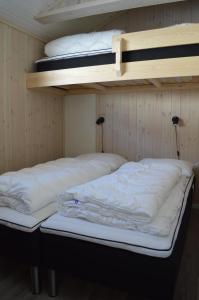 诺德塞特Nordseter Fjellpark, Hyttegrend的带两张双层床的客房中的两张床