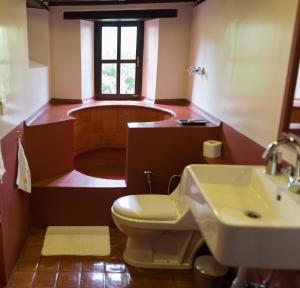 Milla Guesthouse Bhaktapur的一间浴室
