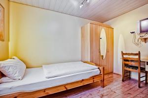 克洛茨贝汤姆乡村酒店客房内的一张或多张床位
