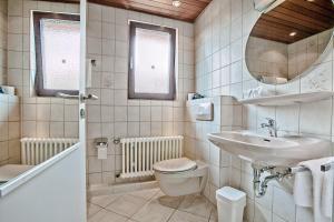 克洛茨贝汤姆乡村酒店的一间浴室