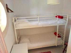莫茵霍多马克酒店客房内的一张或多张双层床