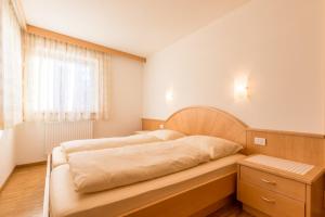 Ciasa Dolomites客房内的一张或多张床位