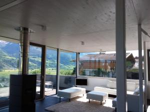 皮森多夫格拉斯之家 - 设计度假屋的享有山景的客厅