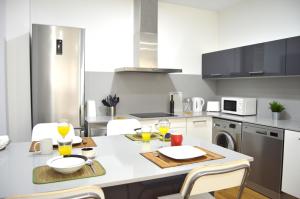 Apartamento Recreo Cadiz的厨房或小厨房