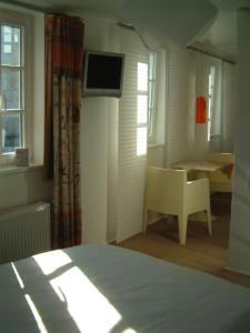 Appartement Kirschgarten Mainz Rochusstraße的电视和/或娱乐中心