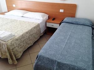 Hotel Madrid客房内的一张或多张床位