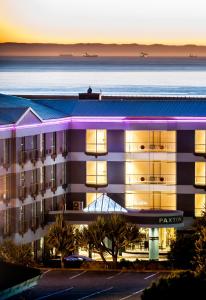 伊丽莎白港帕克斯顿酒店的一种以海洋为背景的酒店 ⁇ 染