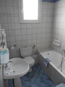阿德米托斯酒店的一间浴室
