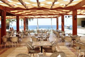Sunis Efes Royal Palace Resort & Spa餐厅或其他用餐的地方