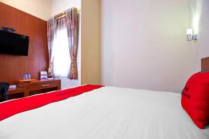 万隆超级商城2号红门旅馆客房内的一张或多张床位