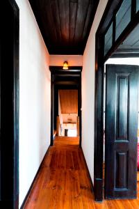 里斯本Atelier - House in Belém的门廊和床间