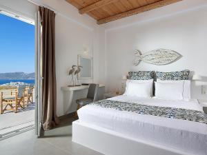 Lithos Luxury Rooms (Adults Only)客房内的一张或多张床位
