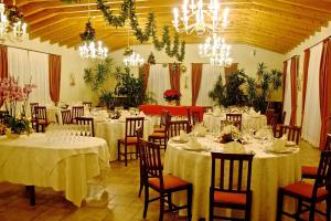 Hotel Al Poggio Verde餐厅或其他用餐的地方