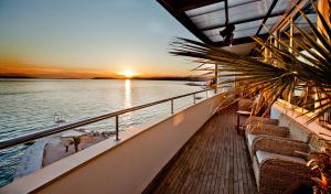 珀德垂那圣安东尼奥酒店的日落时分在游轮上的阳台