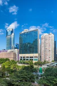 香港香港旺角希尔顿花园酒店的享有城市天际线和高楼的景色