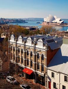 悉尼Harbour Rocks Hotel Sydney的歌剧院大楼空中景观