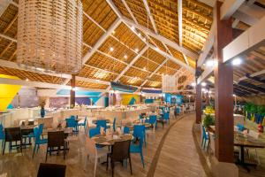Fiesta Resort All Inclusive Central Pacific - Costa Rica餐厅或其他用餐的地方