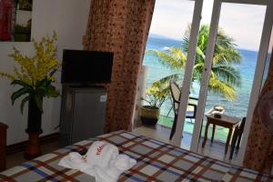 波尔多·格尼拉卡普特恩格雷格斯潜水度假汽车旅馆的海景客房 - 带一张床