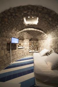 Eremo di Montevergine Ischia Apartments客房内的一张或多张床位