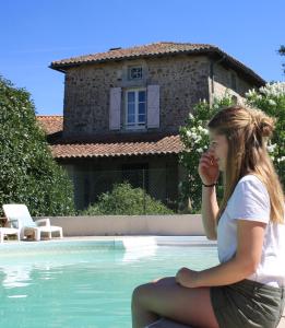 MazièresDomaine Charente - Familyroom Gypsy with garden (with external toilet & shower house)的相册照片