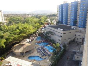 卡达斯诺瓦斯金海豚亚彻菲瑞拉斯公寓的享有度假胜地的空中景致,设有2个游泳池