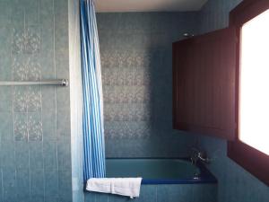 Casa das Hortências By Alojamentos Vitinho - Vila Nova MIlfontes的一间浴室
