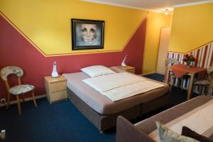 希尔登城市酒店客房内的一张或多张床位