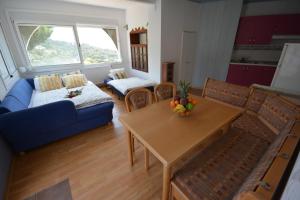 Lloret Apartments的休息区