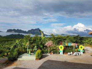 Ban Tha Khun雷伊普度假村的山景公园