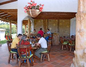 Hotel Estorake San Agustin Huila餐厅或其他用餐的地方
