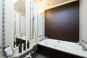长崎和谐酒店的一间浴室